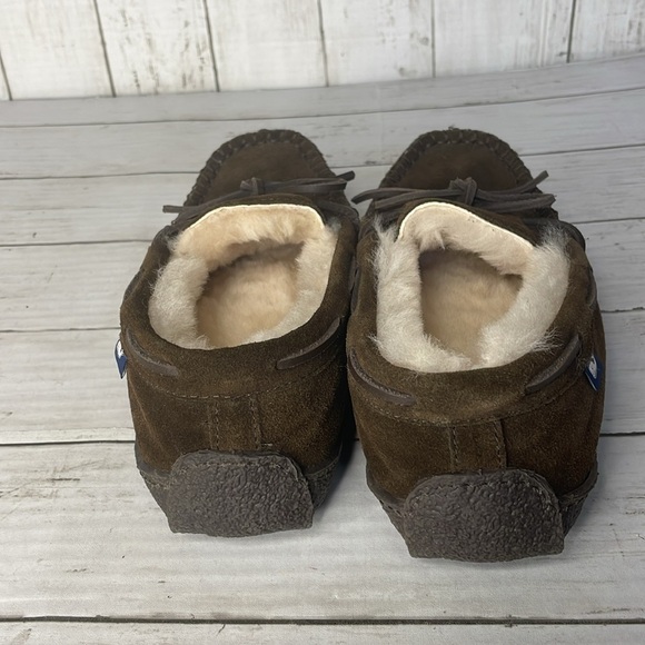 NWOT Unisex Vineyard Vines Brown Sherpa Lined Suede Slipper - Picture 4 of 9